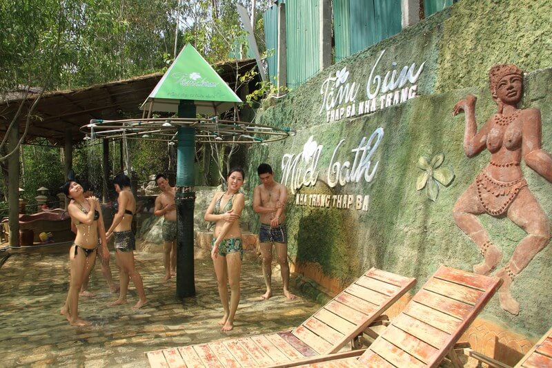 Tắm bùn Tháp Bà Nha Trang 
