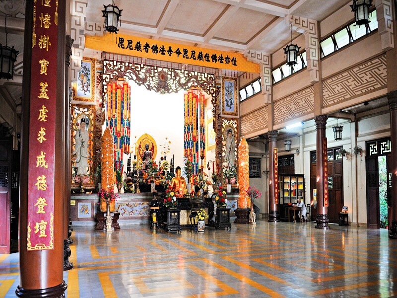 Tham quan chùa Long Sơn