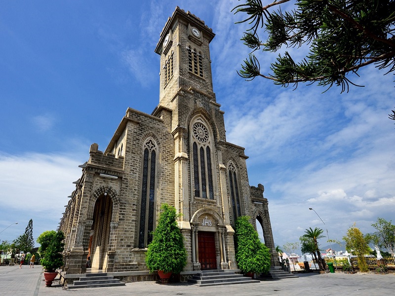 Tham quan nhà thờ Đá Nha Trang