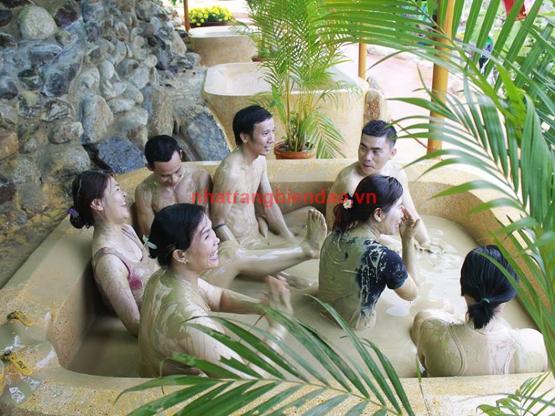 Tắm suối khoáng nóng Ho Cho và Tắm Bùn
